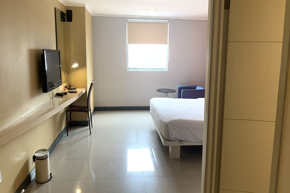 The Plaza Hotel Glodok 43/47