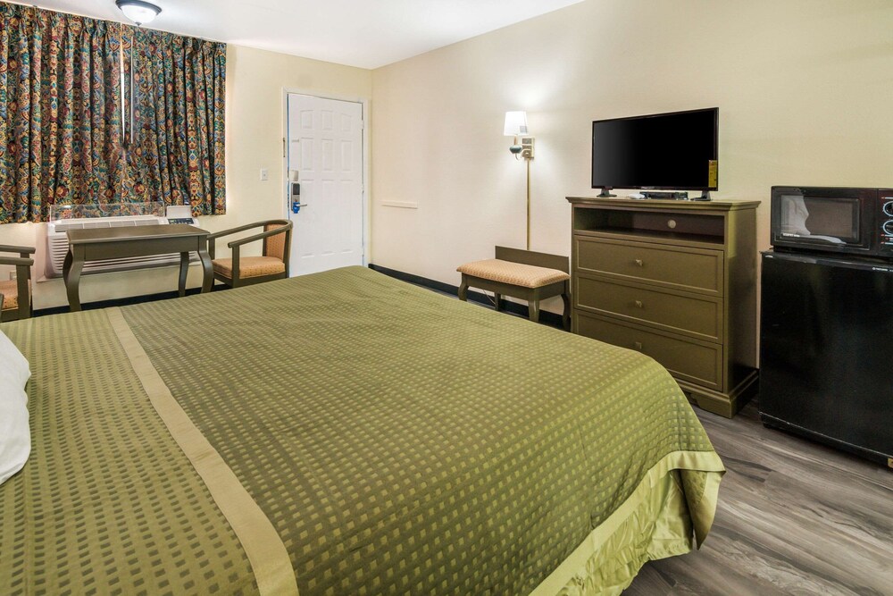 Rodeway Inn Ranger I-20 6/20