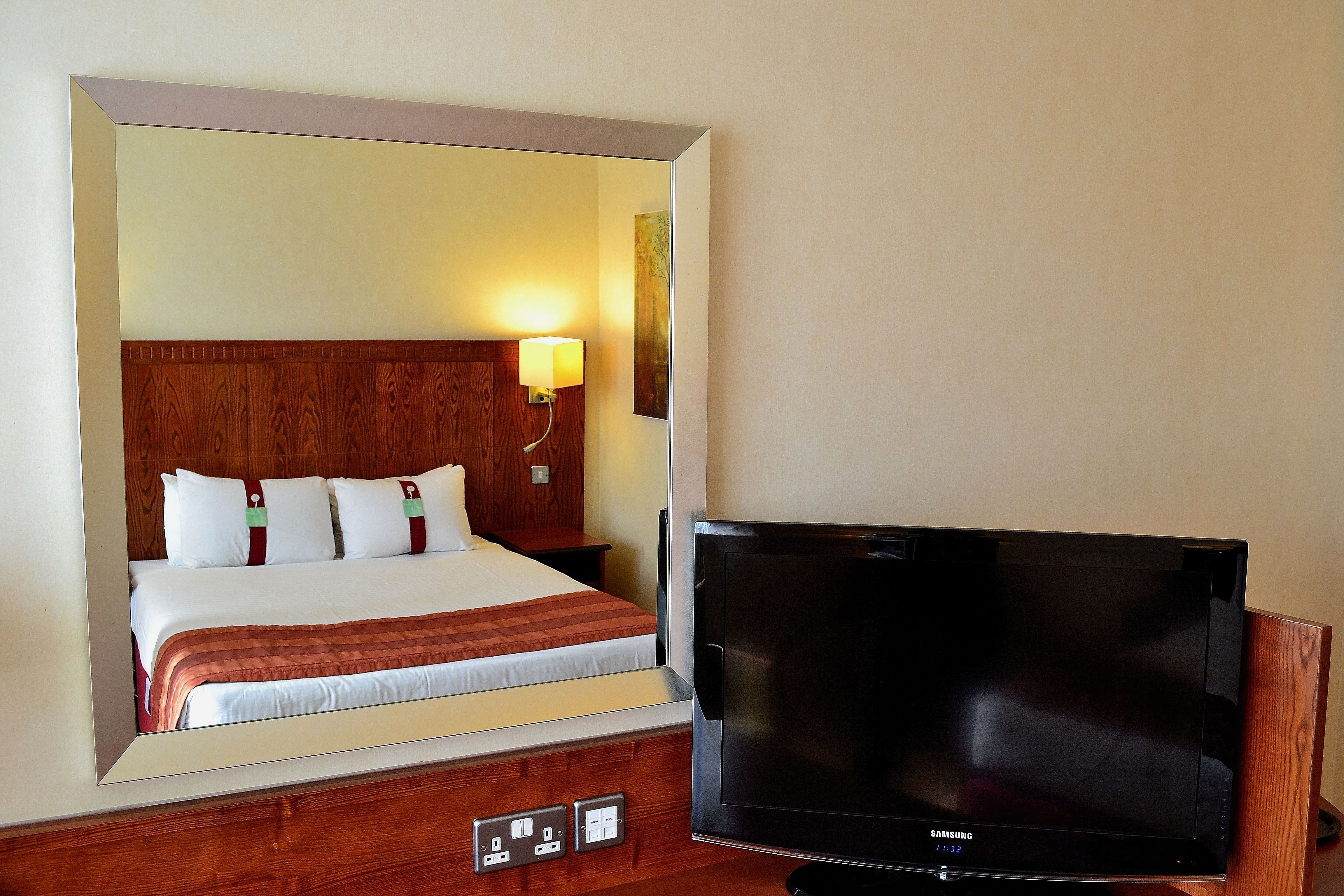 HOLIDAY INN NORTHAMPTON 10/50