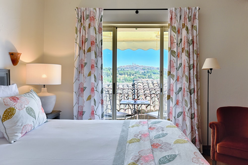 Hotel La Grande Bastide 27/75