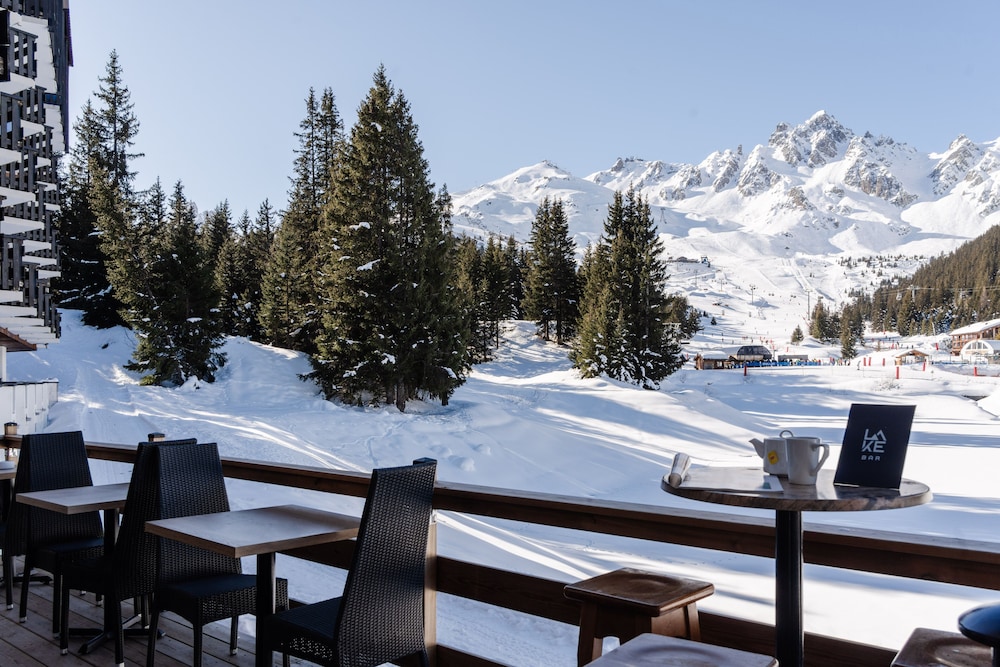 Lake Hotel Courchevel 1850 24/50