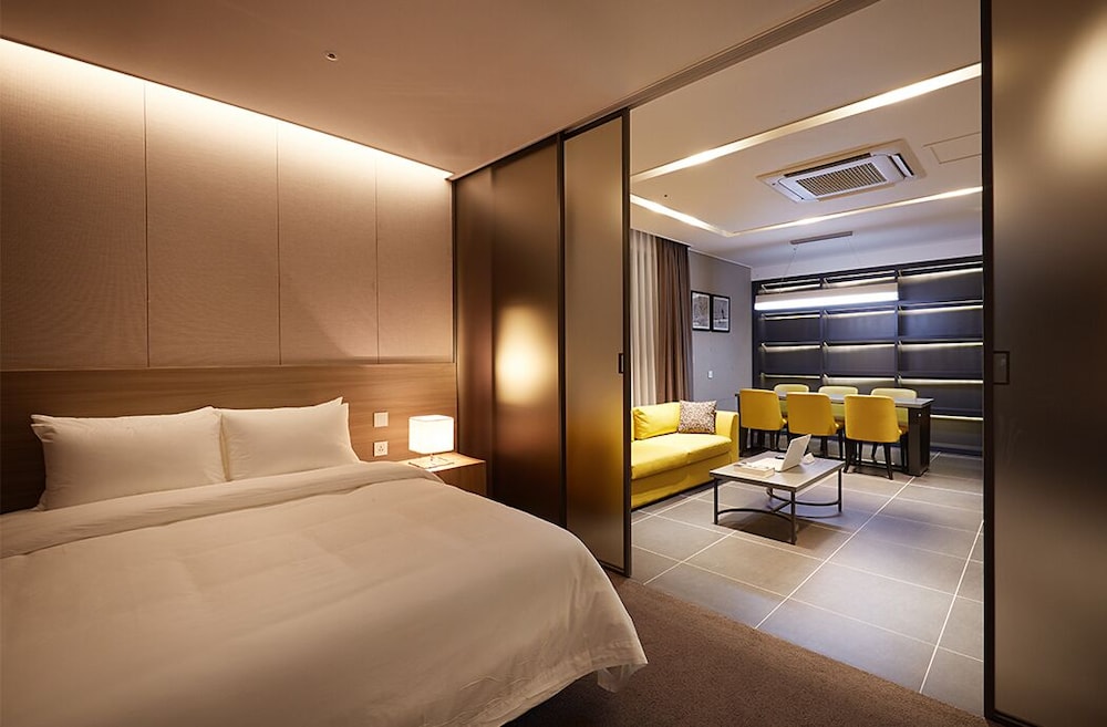 Suite, Double Bed
