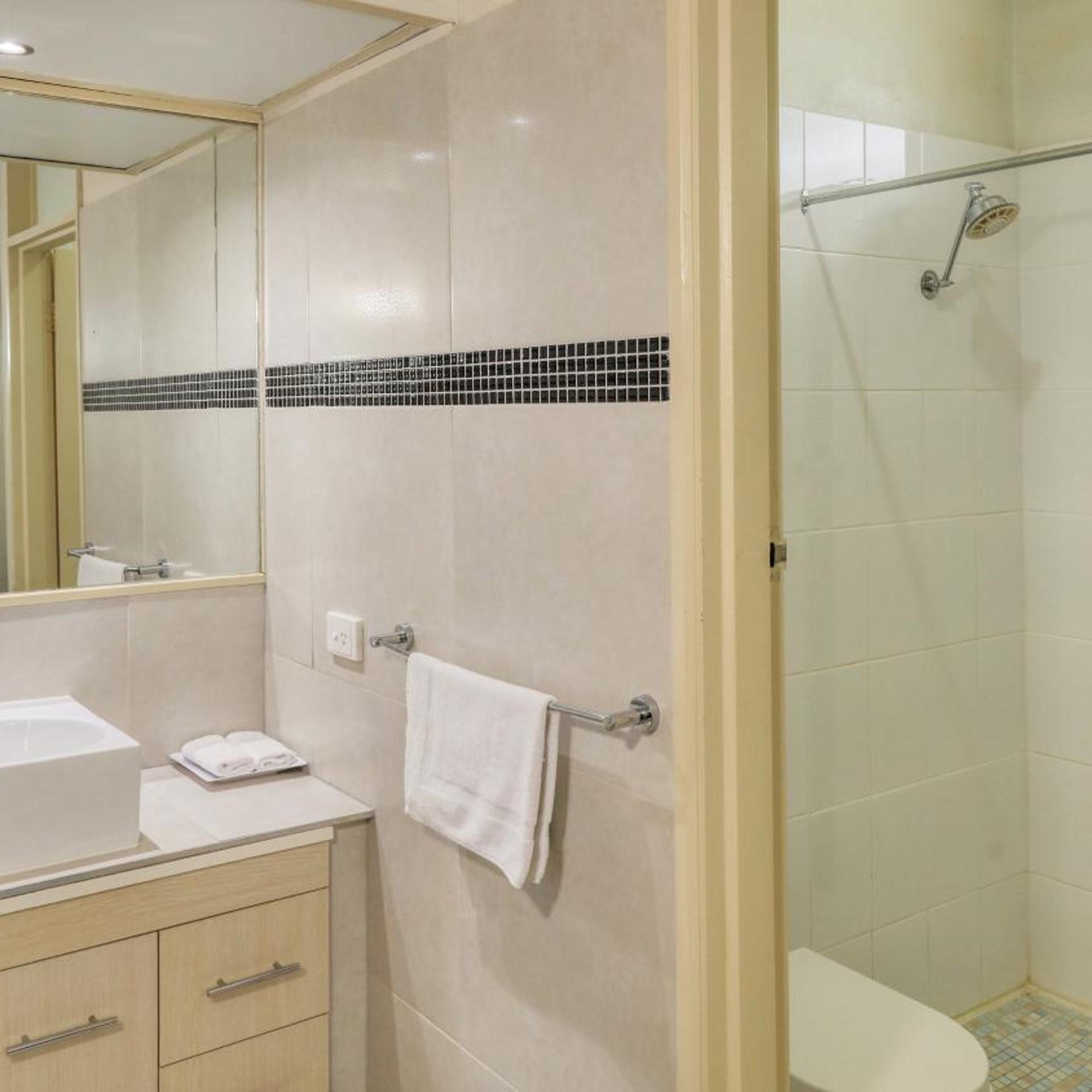 ROSE CITY MOTOR INN 33/39