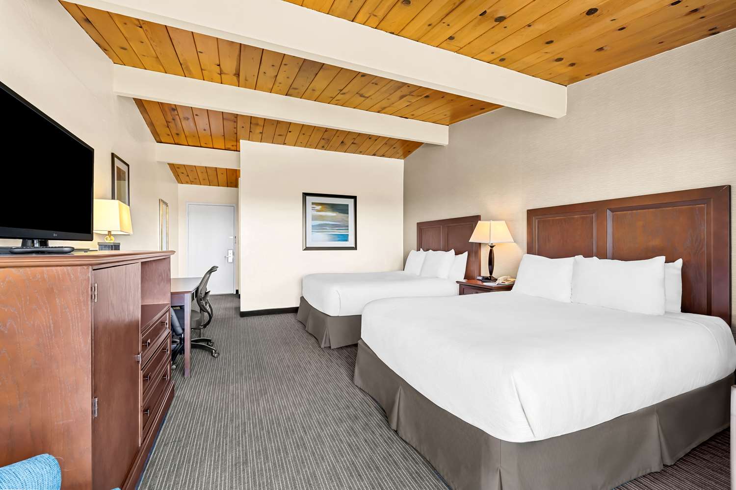 Room, 2 Queen Beds, Partial Ocean View