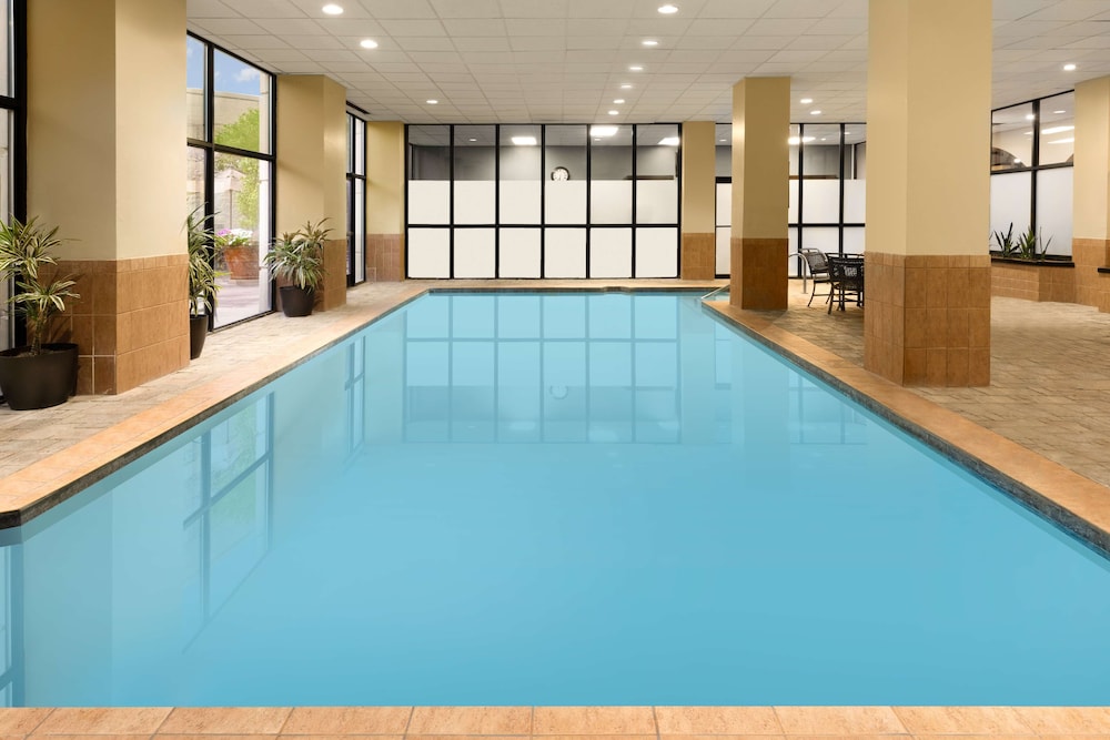 Hampton Inn Boston Logan Airport 3/38