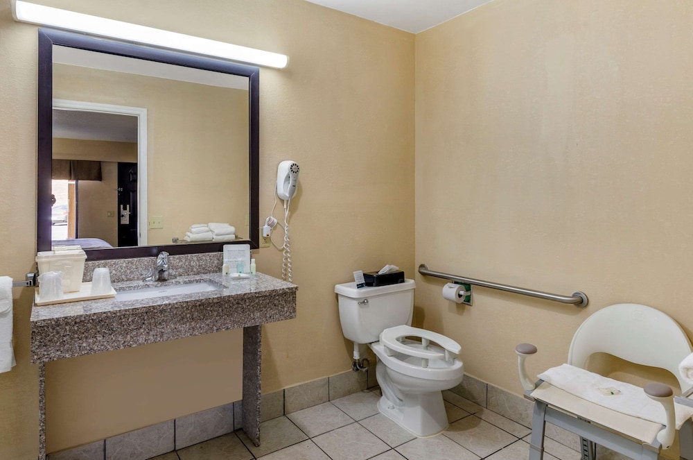 Quality Inn Hillsville 18/48