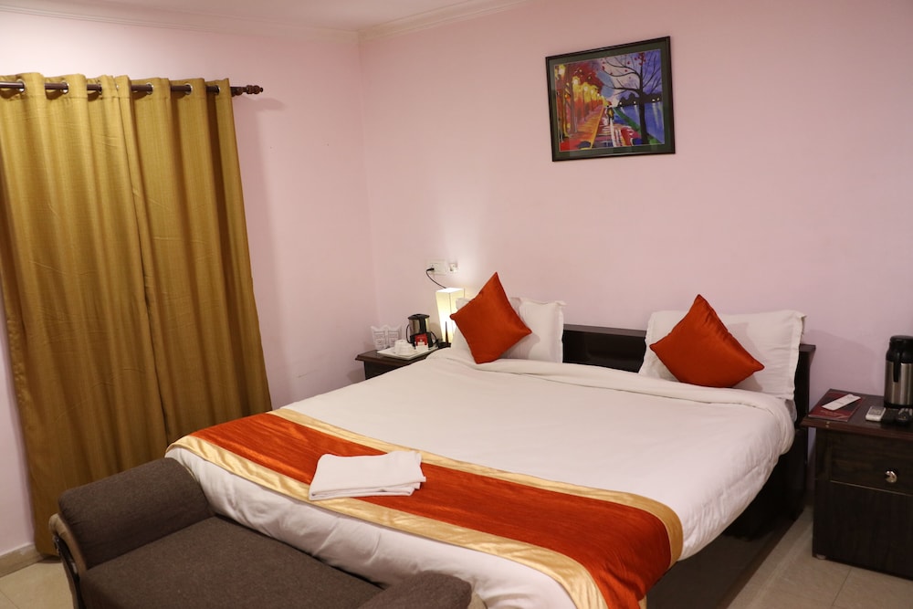 Hotel Sarweshwary 11/47