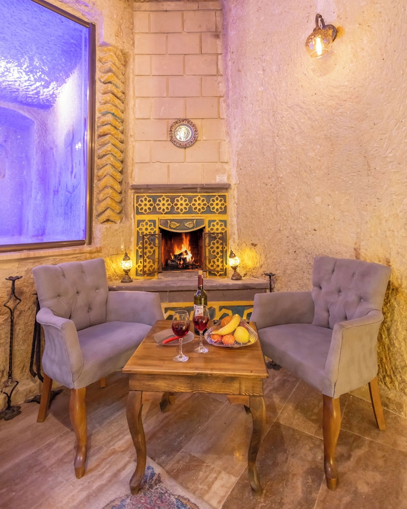 Bayar Cave Suite 44/60