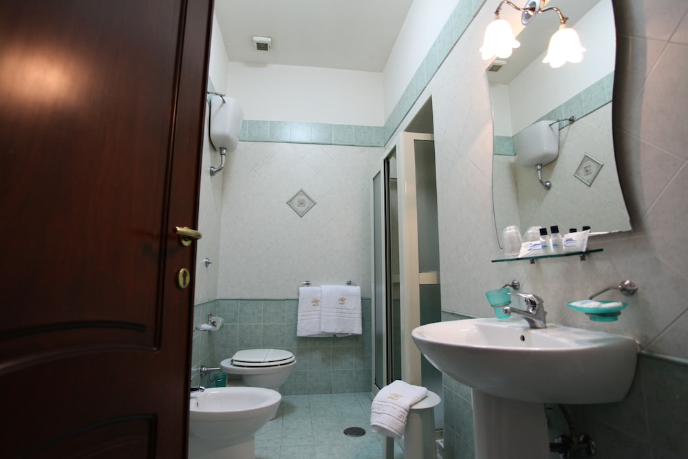 Garibaldi Hotel 45/48