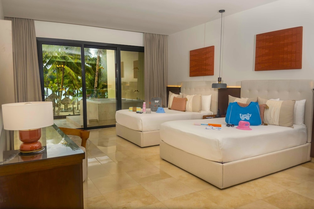 Select, Family, Suite, King Bed, Beach Front, Sofa
