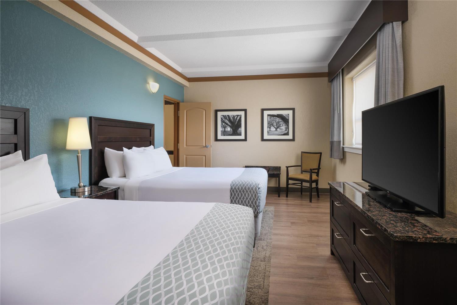 Suite, 2 Queen Beds, Sofa