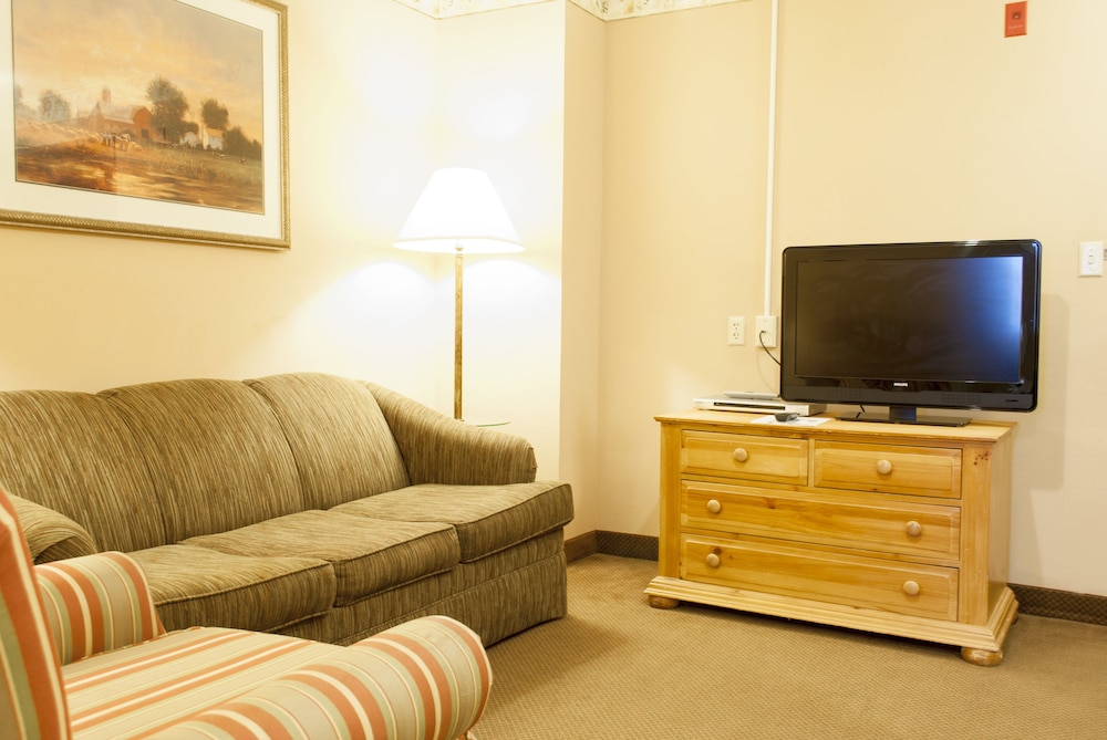 Country Inn & Suites by Radisson, Cedar Falls near University 30/39
