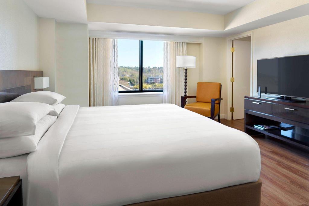 Tower, Suite, King Bed, Sofa, Large