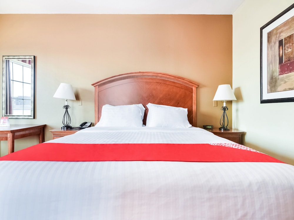 Oyo Townhouse Oklahoma City Airport 27/77