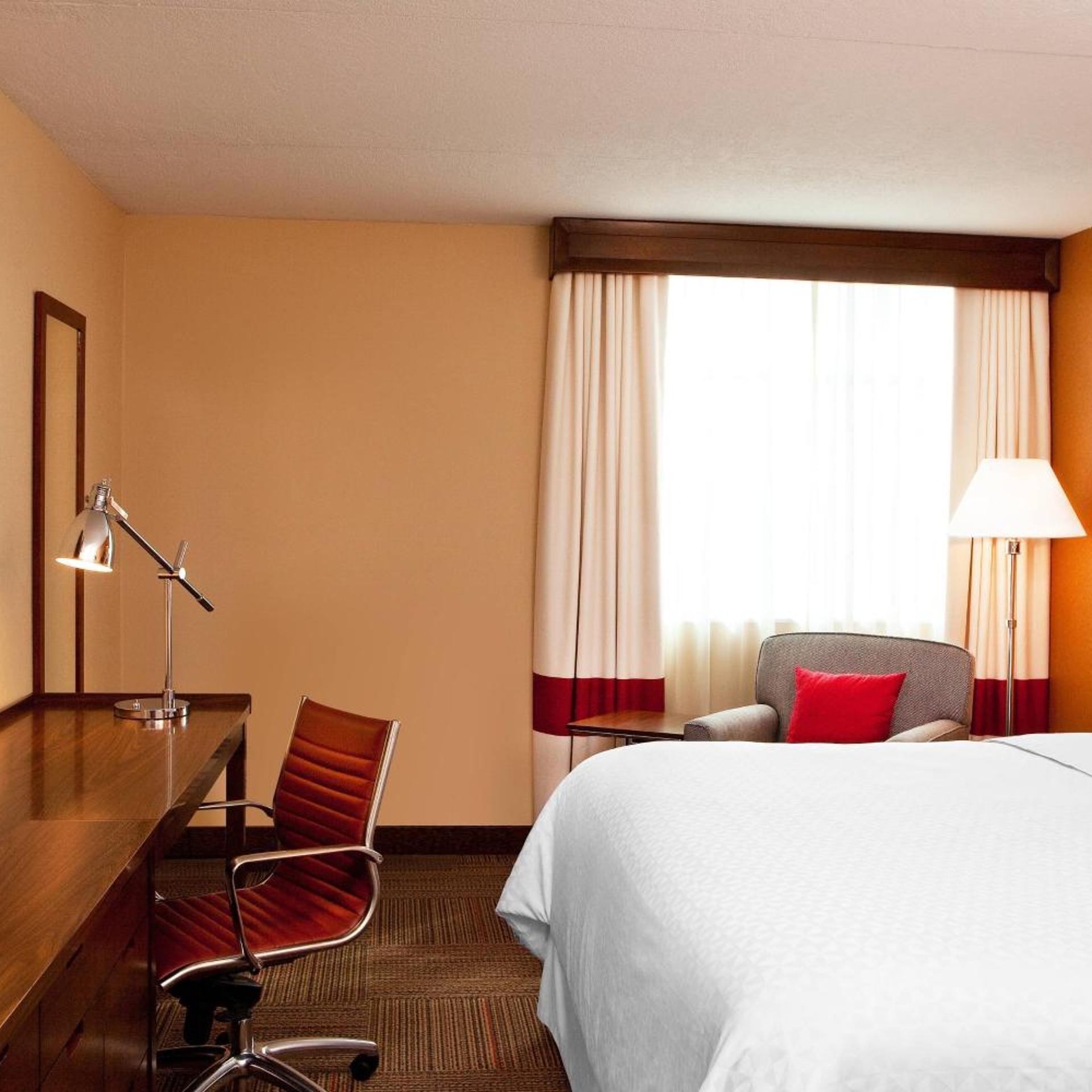 1 Bedroom, Suite, King Bed, Sofa