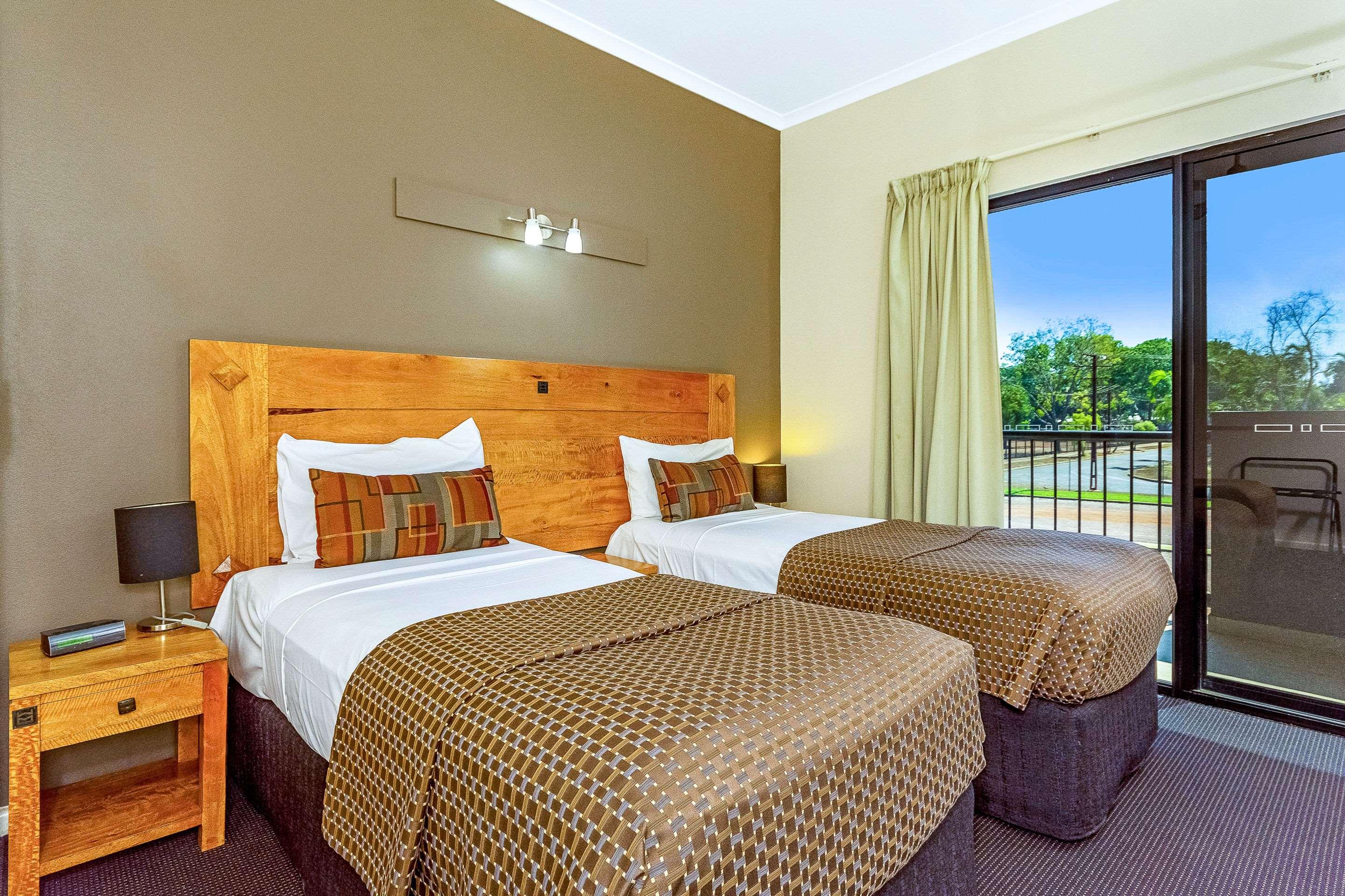ROOM, TWIN BEDS