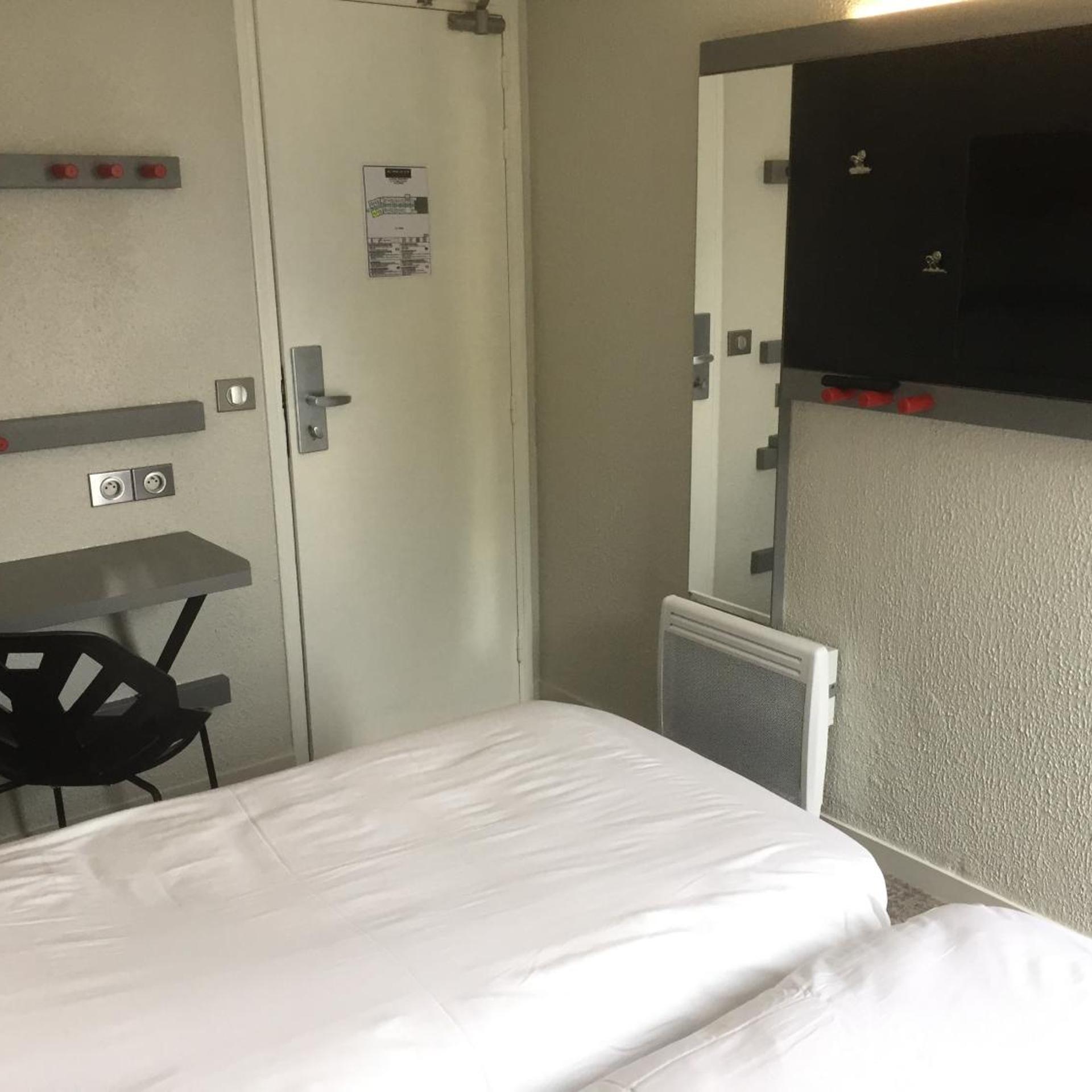غرفة بسريرين منفصلين، Enzo Hotels Trappes by Kyriad Direct 3/7
