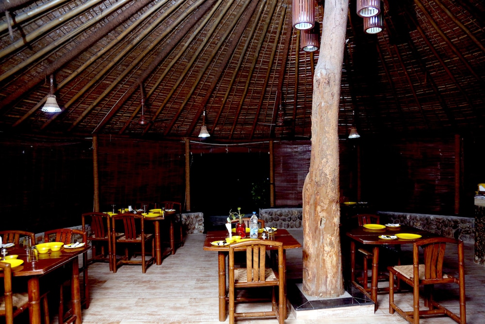 CORBETT WILD RESORT 25/50