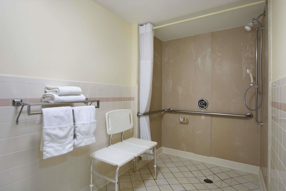 Days Inn By Wyndham Longview South 15/25