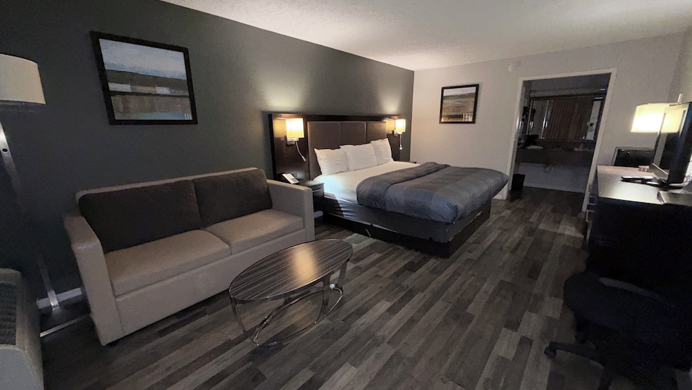 Suite, King Bed, Sofa