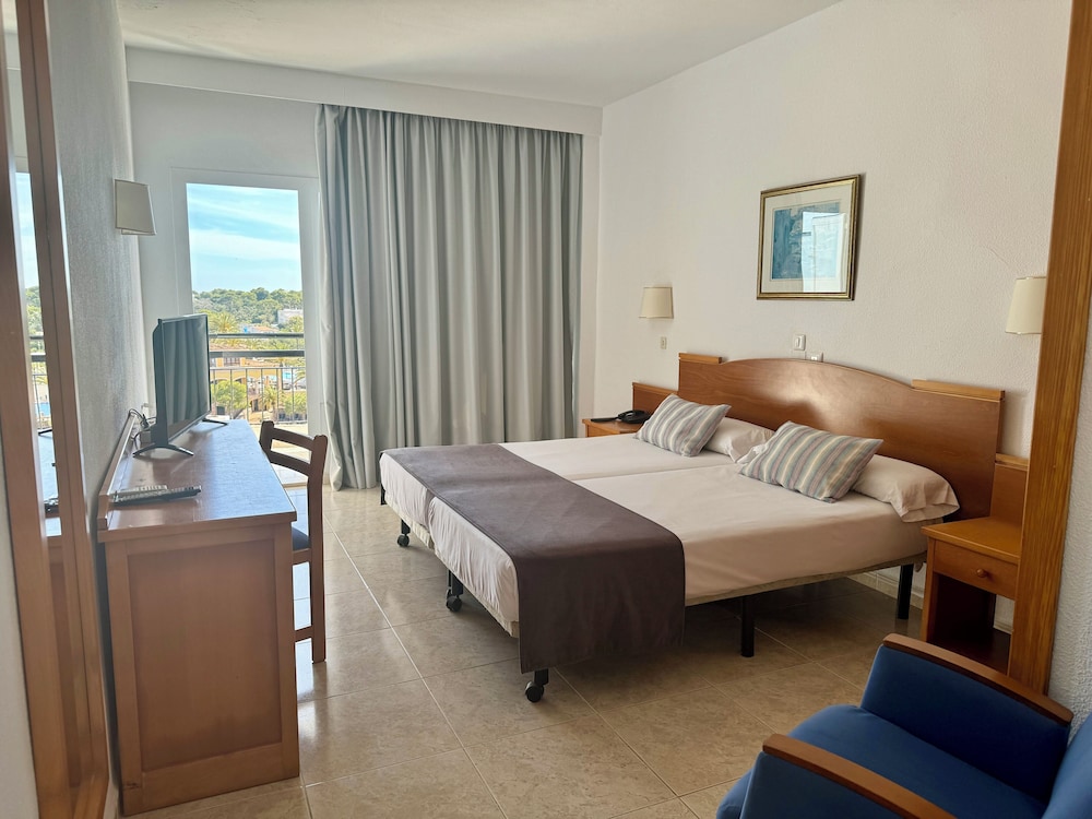 Room, Twin Beds, Sea View, Balcony, Cala Ferrera Hotel 9/10