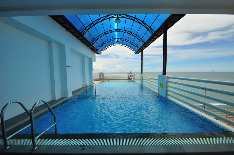 Ocean Beach Hotel 7/11