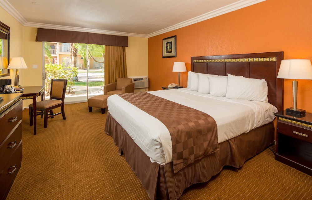 Days Inn by Wyndham Palm Springs 4/25
