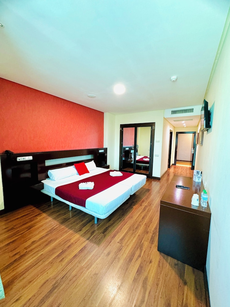 Hotel La Cantuena 18/35
