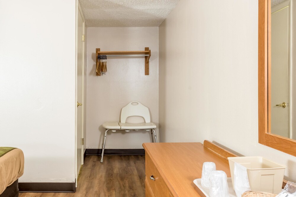 Econo Lodge Live Oak, FL 21/35