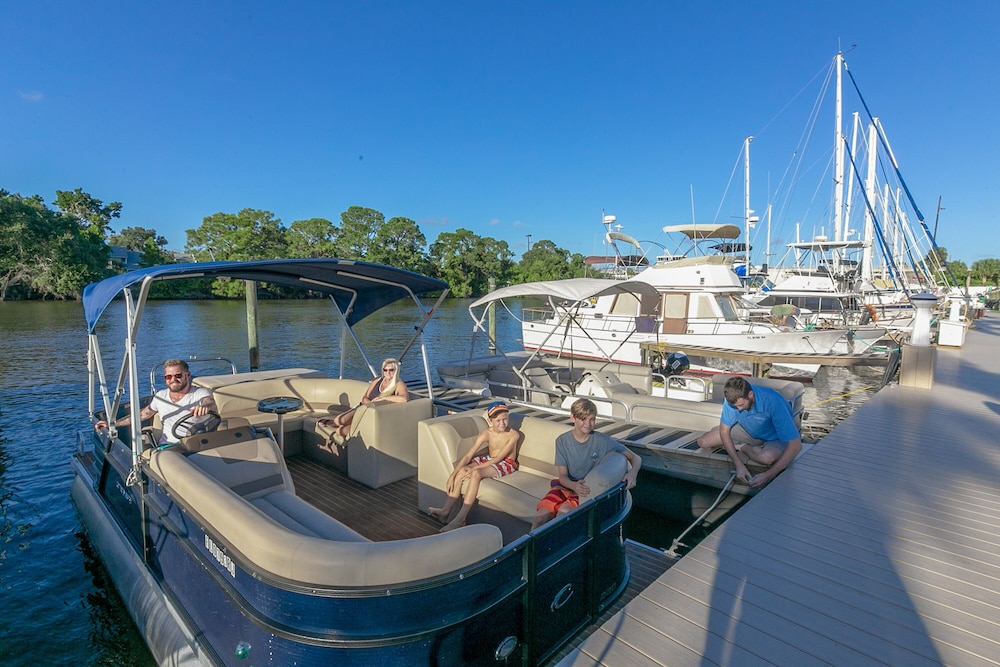Cape Crossing Resort & Marina 59/68