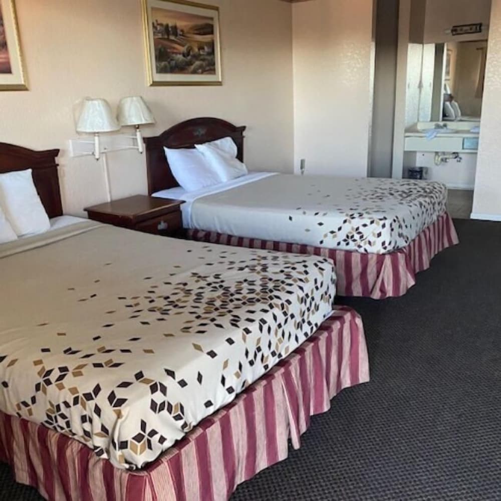 Hallmark Inn and Suites 12/22