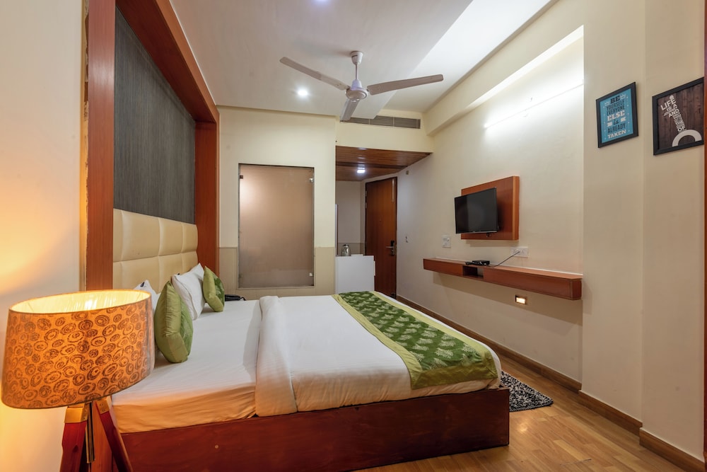 Deluxe, King Bed, Hotel Oyster Pearl 4/8