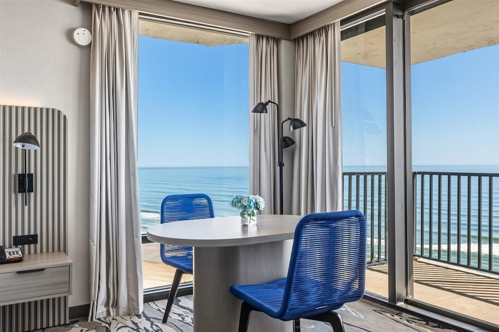 Nautilus Inn 30/64