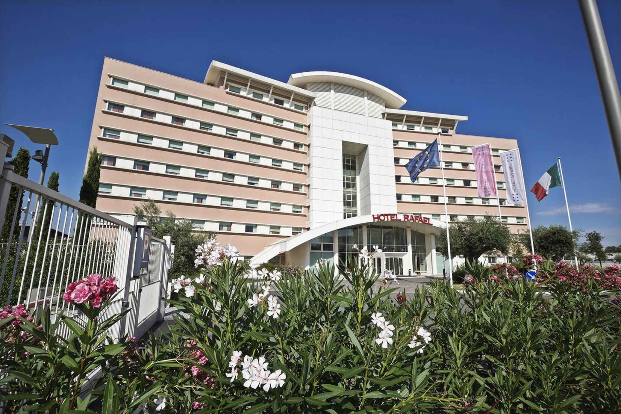 Rafael Hotel Milano 3/20