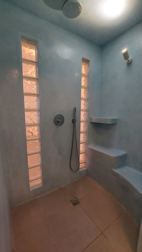 Ambience Suites 41/72