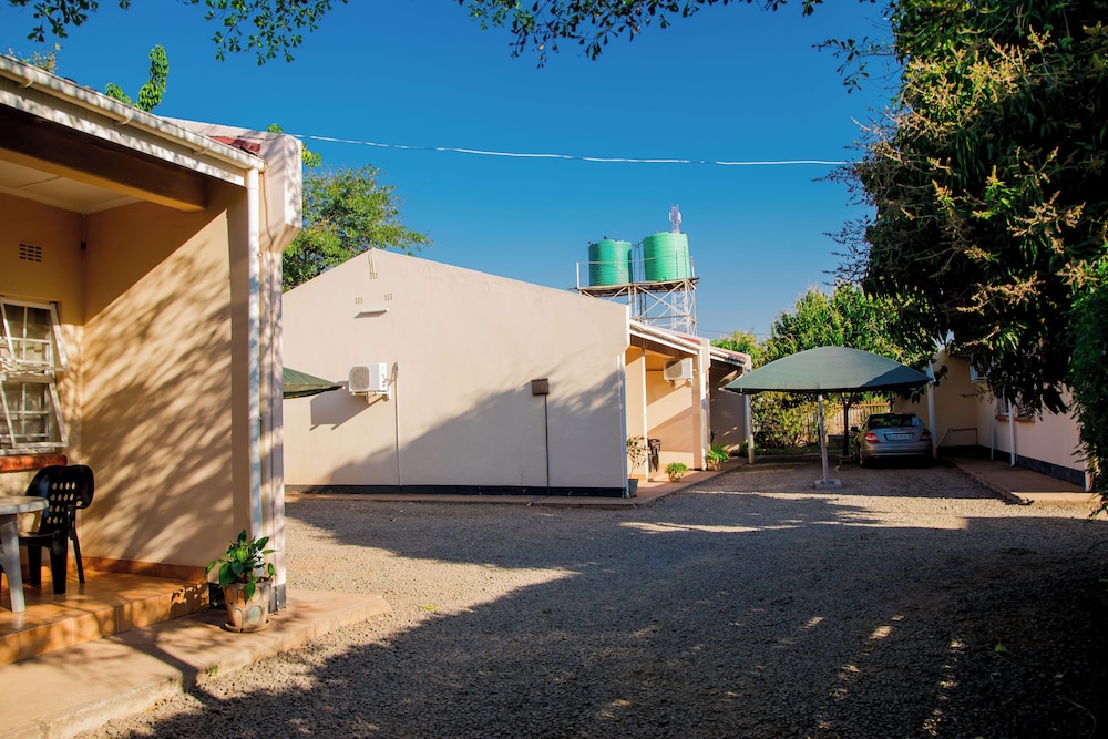 Mosi-O-Tunya Executive Lodge 18/27