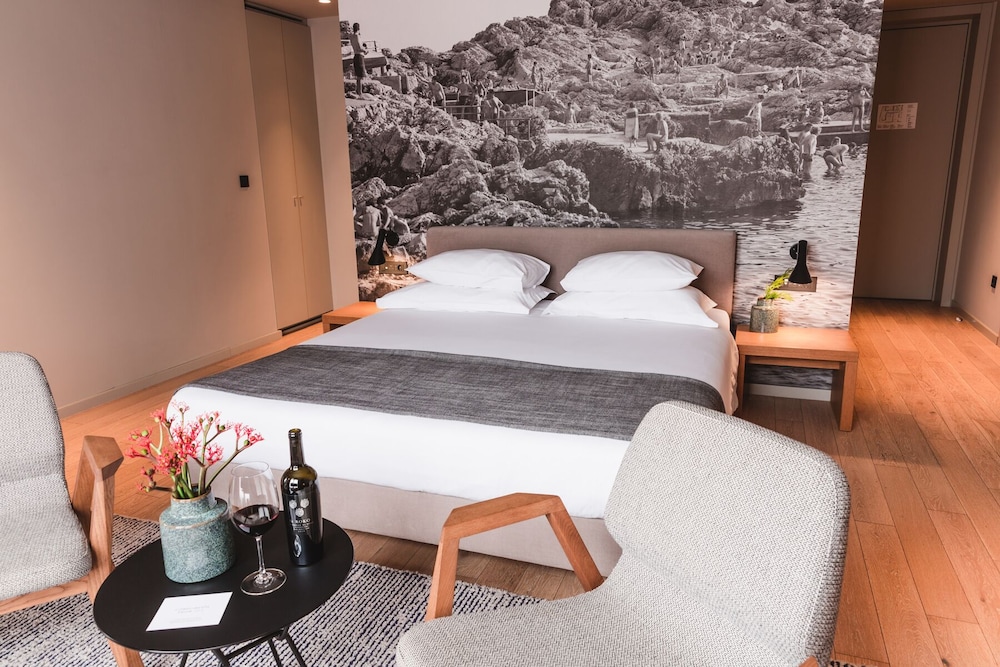 One Suite Hotel 11/50