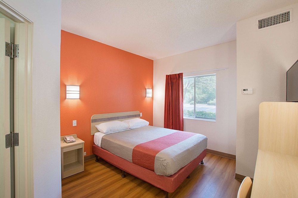 Motel6 Columbia, SC - Fort Jackson Area 27/47