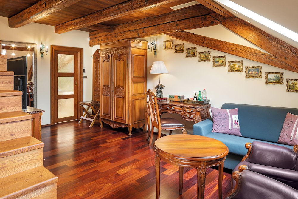 Iron Gate Hotel And Suites 44/71