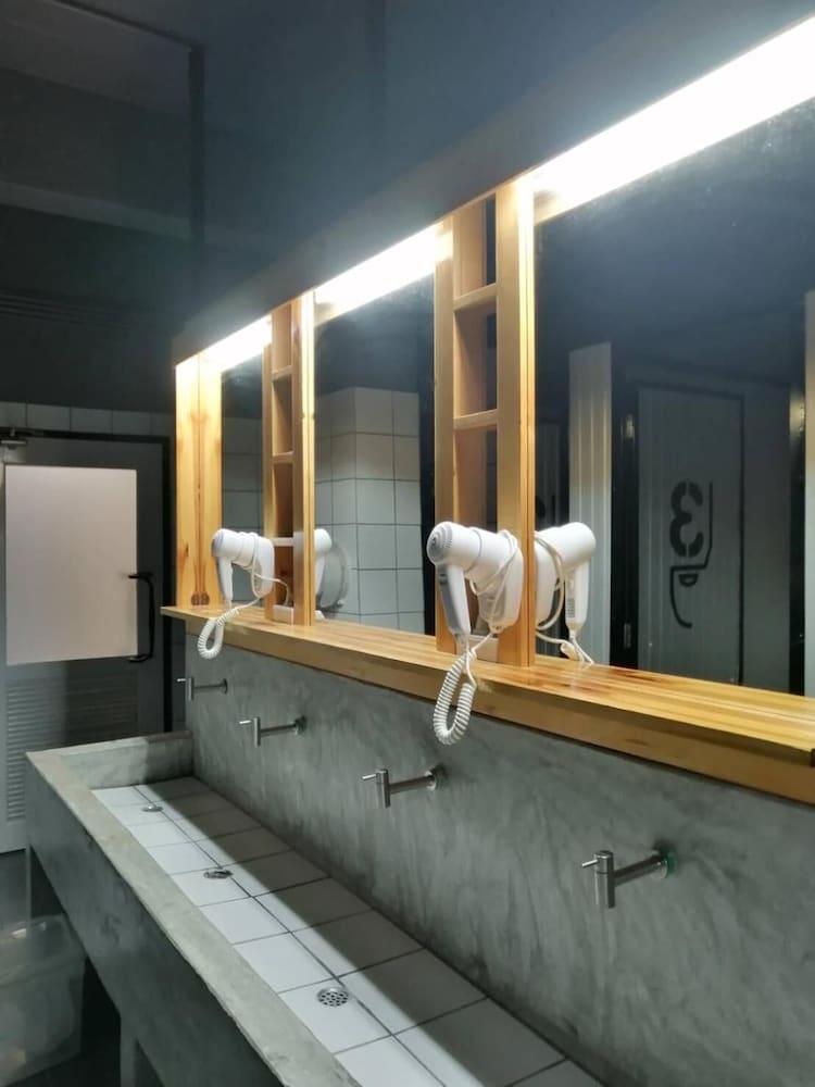 Blu Monkey Hub and Hotel Suratthani 50/50