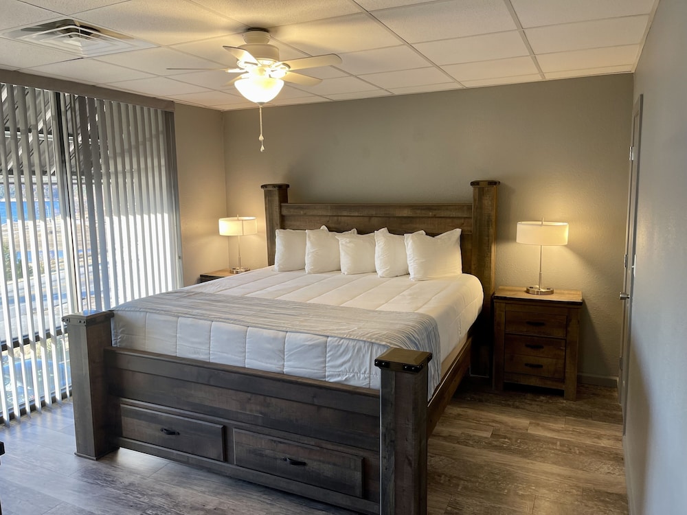 Lake Norfork Inn 12/50