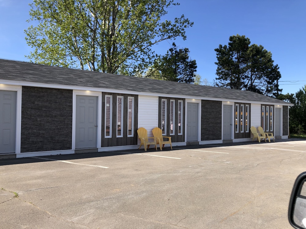 Auberge Shores Inn & Hotel 35/47