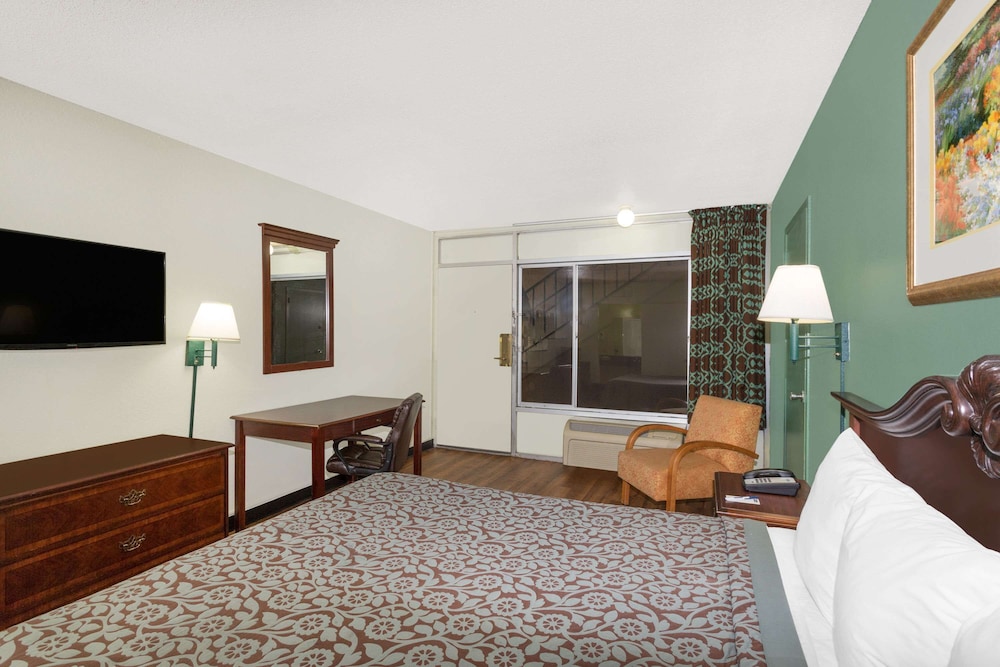 Travelodge by Wyndham Fort Myers North 22/36