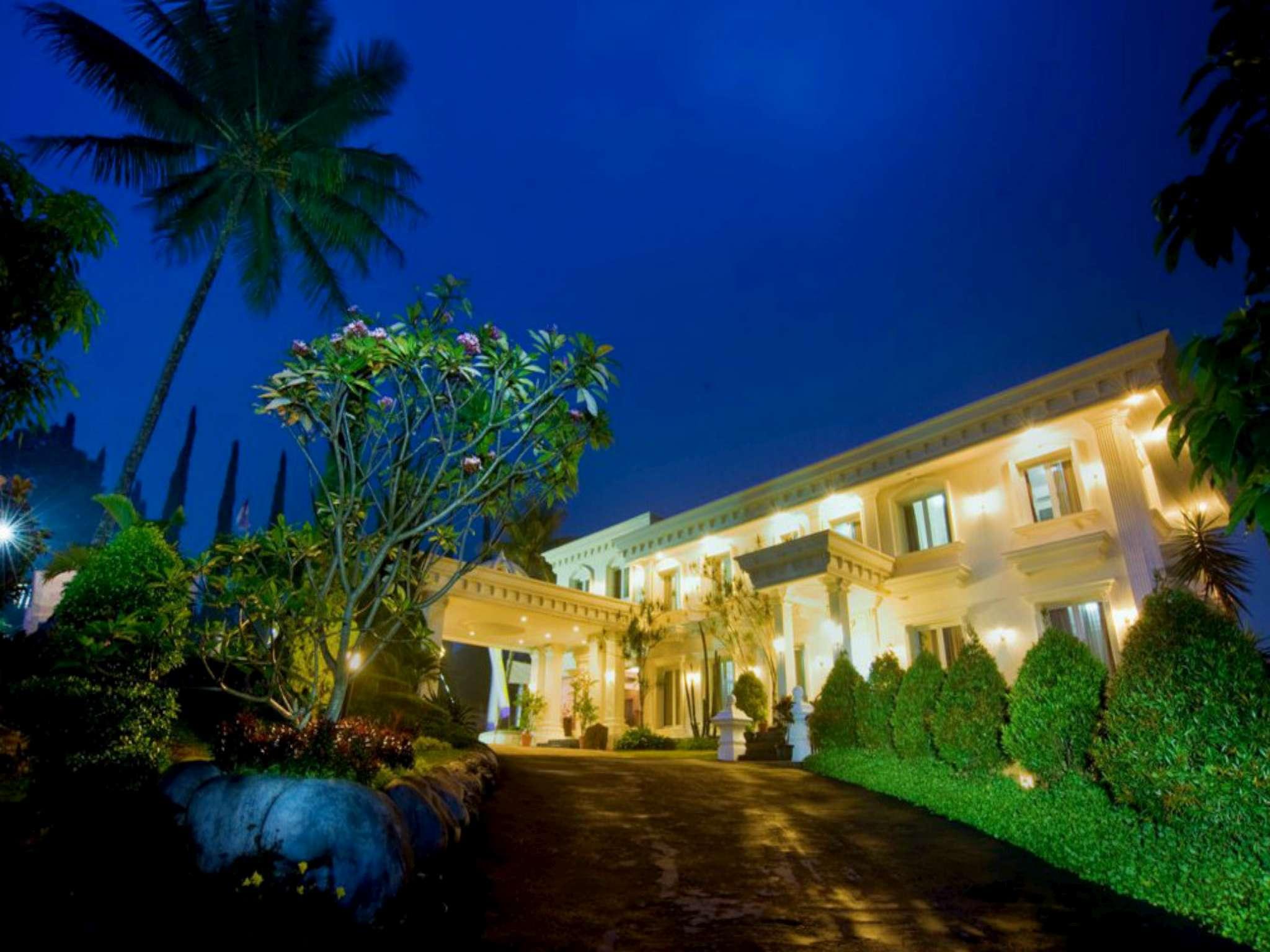 Rizen Premiere Hotel 25/28