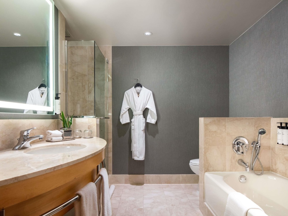 Sofitel Chicago Magnificent Mile 50/50