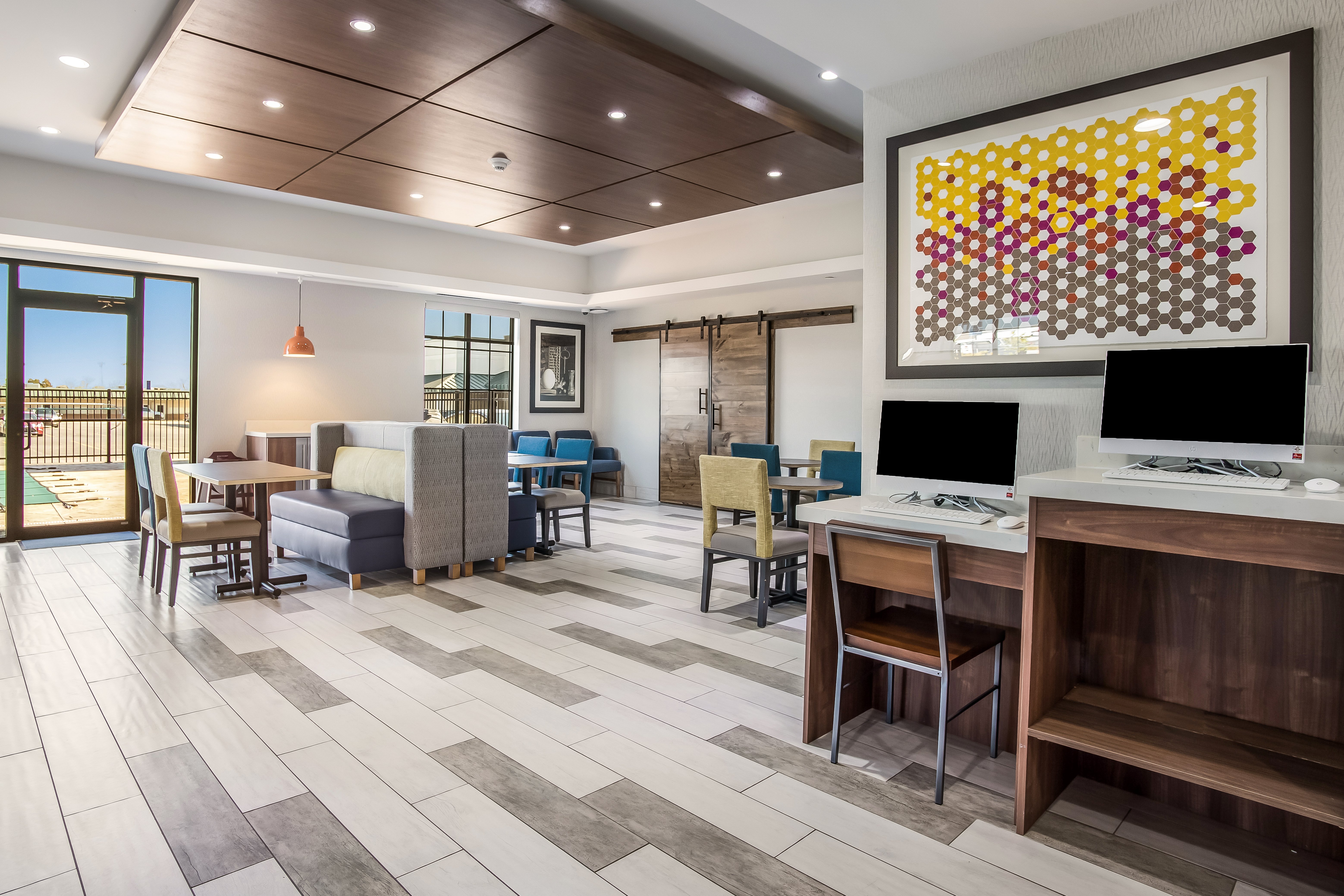 Holiday Inn Express Suites East Tulsa Catoosa 21/27