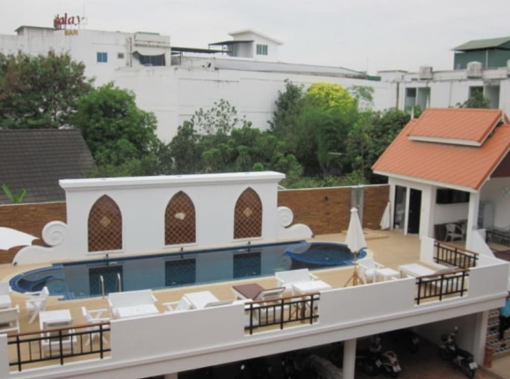 Wangburapa Grand Hotel 10/47