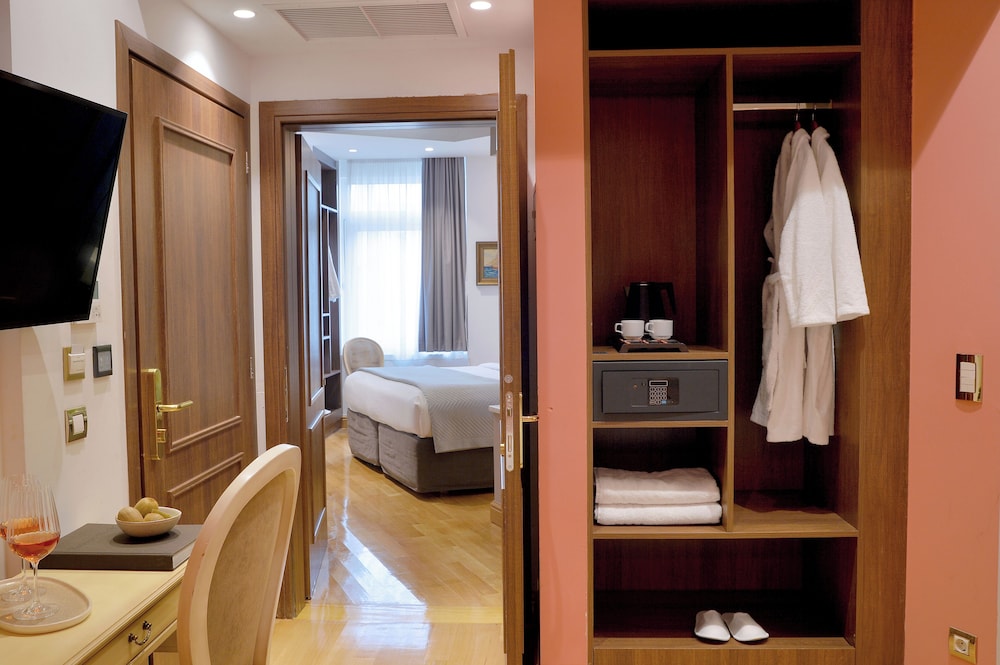 Acropolian Spirit Boutique Hotel 64/64
