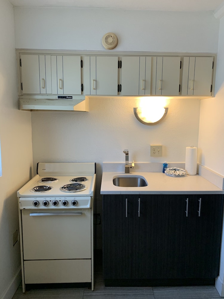 Arya Blu Inn and Suites (Ex Days Inn Ormond Beach Mainsail Oceanfront) 36/43