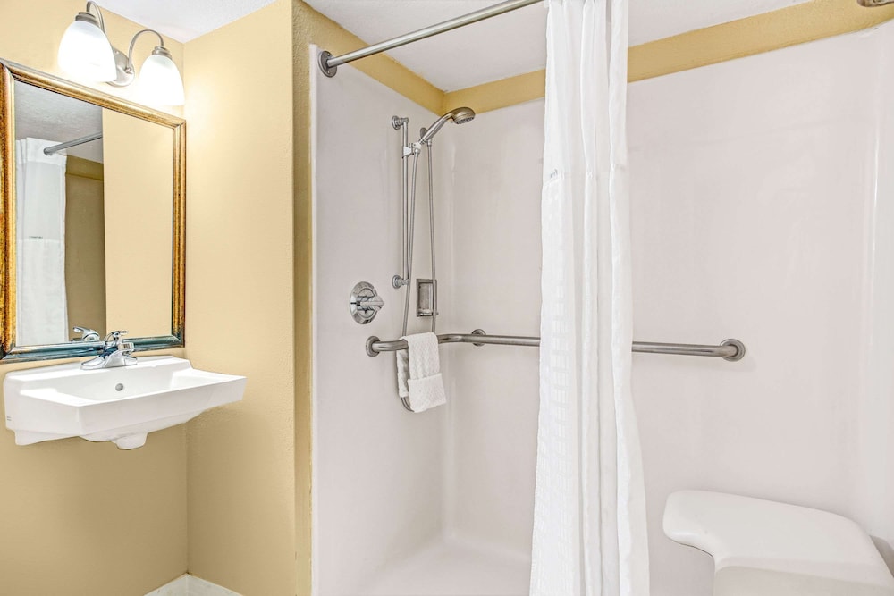 Days Inn by Wyndham York Alabama 32/32